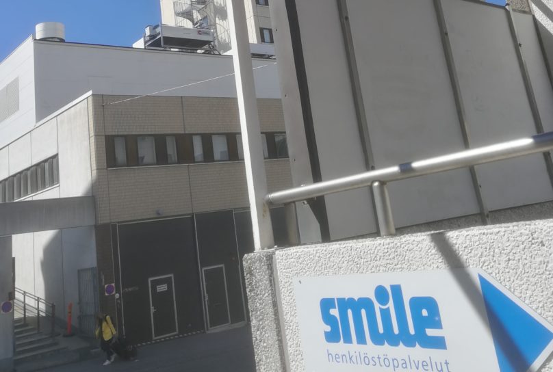 Smile henkilöstöpalvelut skylt och byggnad