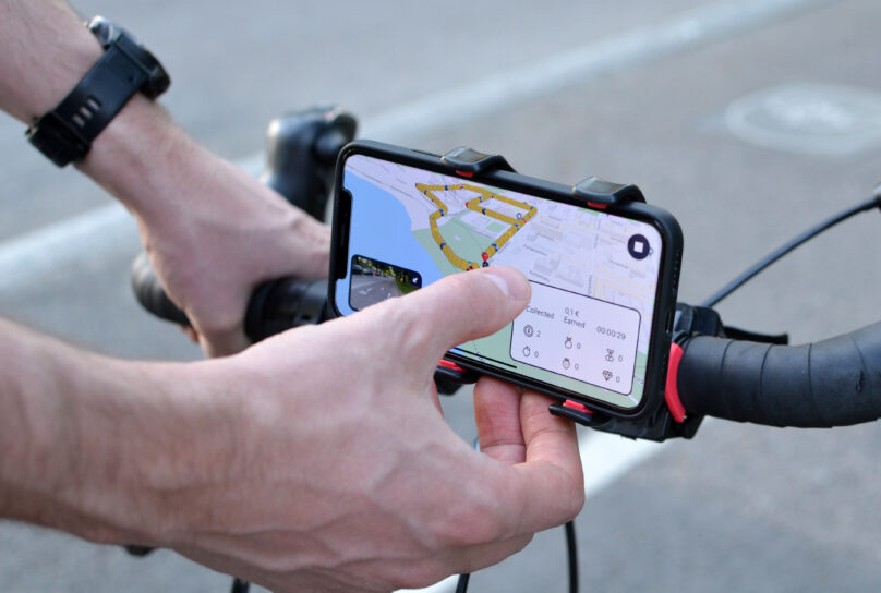 Closeup of Crowdchupa mobile game attached to a bicycle handlebar