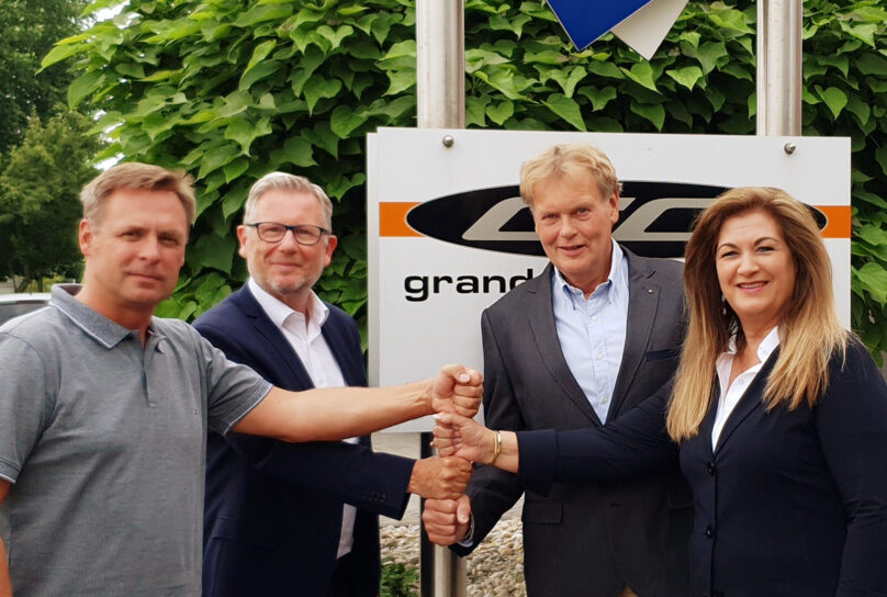 Duells vd Jarkko Ämmälä och Export manager Erwin Van Hoof, IGM Trading BV:s och Grand Canyon GmbH:s förra ägare Arno och Ingrid Gaalman-Wegehorst