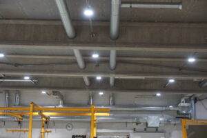 Belysningen i fabriken har bytts upp mot ny led-belysning.