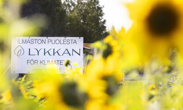 LYKKAN skylt i naturmiljö