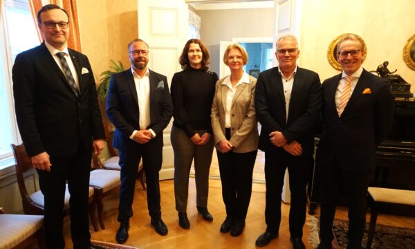 Stefan Saaristo, Michael Söder, Camilla Ribacka, Ann-Cathrine Koski, Leif Mannfolk, Ulf Nylund. Vasa Andelsbank. Korsnäs Andelsbank.