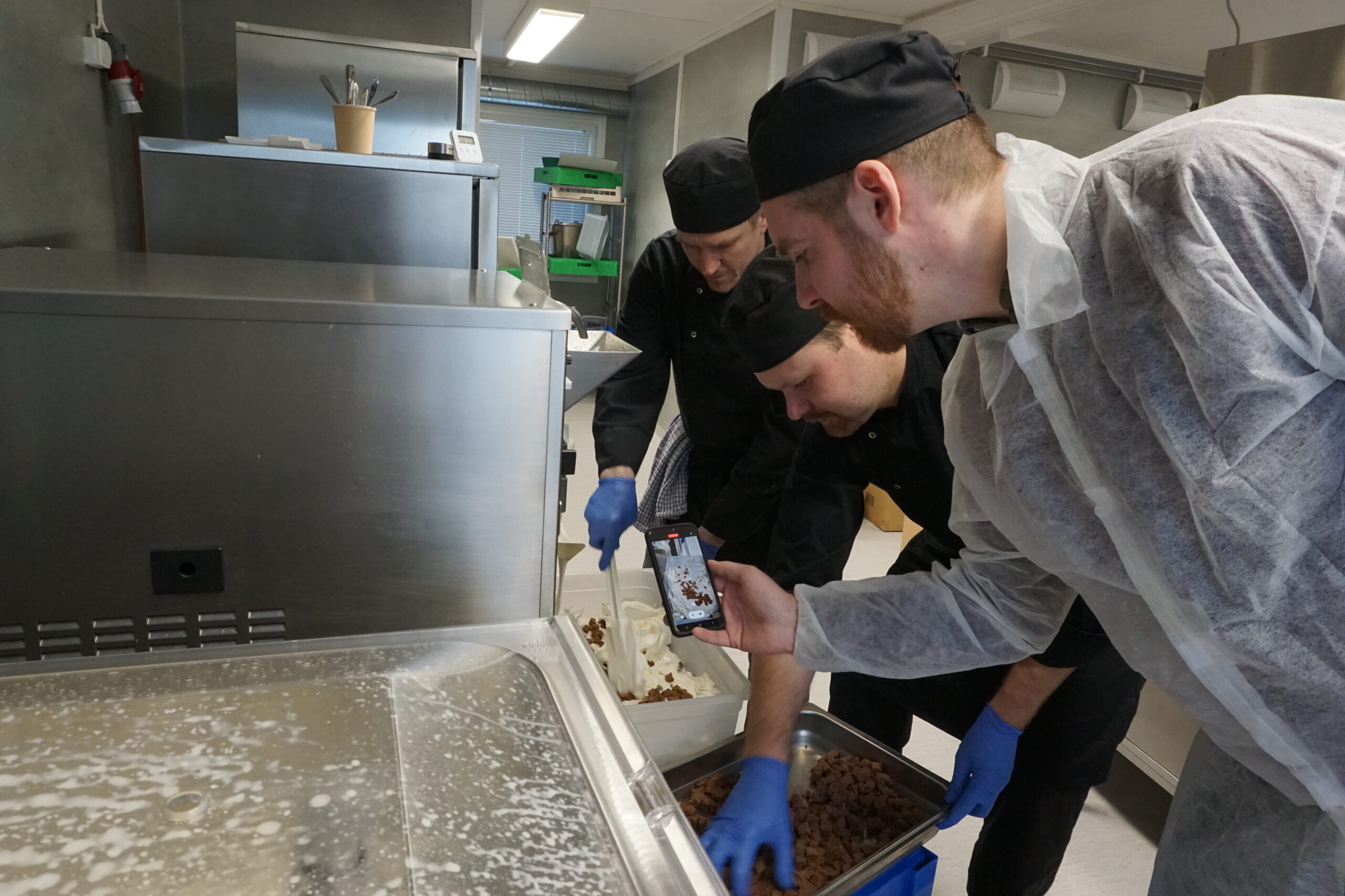 Smajer Glasstillverkning i Närpes är ett hantverk - Spännande nya smaker ...