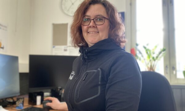 Företagaren Nina Tiittanen driver till vardags Nykarleby Fastighetsservice tillsammans med sin familj.