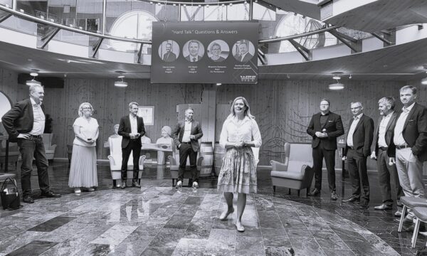EnergySampo debatteras på Wasa Future Festival. På bild Markku Kivistö, Miapetra Kumpula-Natri, Hannu Linna, Olli Sipilä, Sari Kola, Olli-Pekka Aalto, Timo Ala-Heikkilä, Kenneth Engblom, Stefan Damlin.