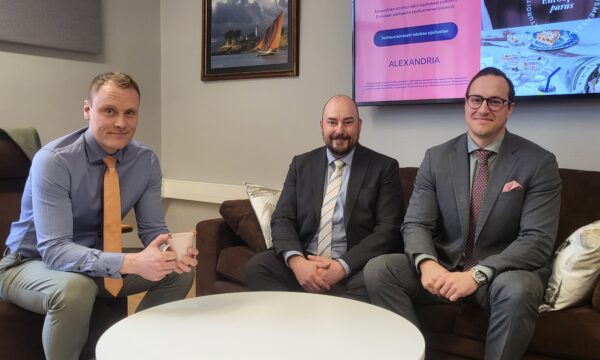 Panu Kamila är områdeschef på Alexandria. Kennet Dalgren och Jonas Vironen arbetar som private bankers.