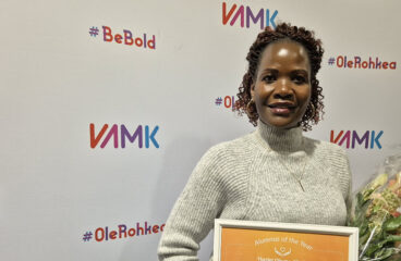 VAMKin vuoden 2024 alumni, Harriet Okumu-Nisula on auttanut kansainvälisiä opiskelijoita asettumaan Vaasaan. Jun Nakamura/ VAMK