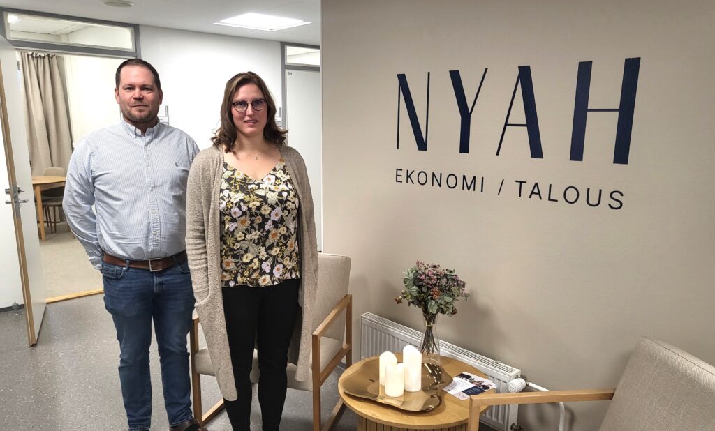 Simon Nygård, Sarah Ahlbäck, NyAh Ekonomi Talous