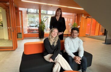 Marja-Riitta Vest (takana), Sara Nyyssölä (vas.) ja Kartik Sharma haluavat kehittää pk-yrityksiä ja työllistää kansainvälisiä osaajia.