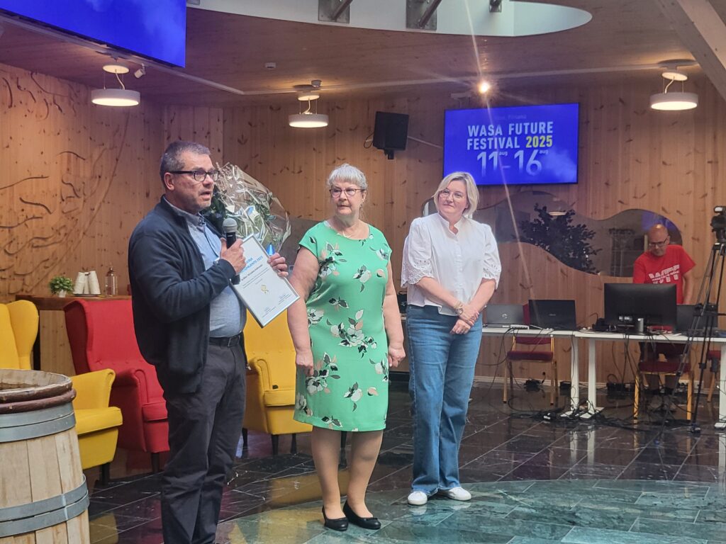Ari-Jukka Kalliomäki, Satu Wivolin, Hannele Yliaho. AJ-Bike, Vaasan yrittäjät, Wasa Future Festival
