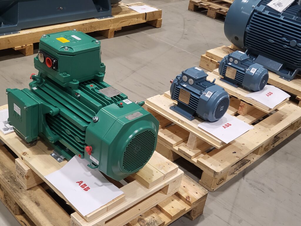 ABB:n Vaasan tehtaalla valmistettuja moottoreita