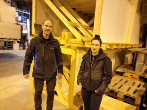 Tommy ja Ida Kronkvist Jarla-Productsin varastolla