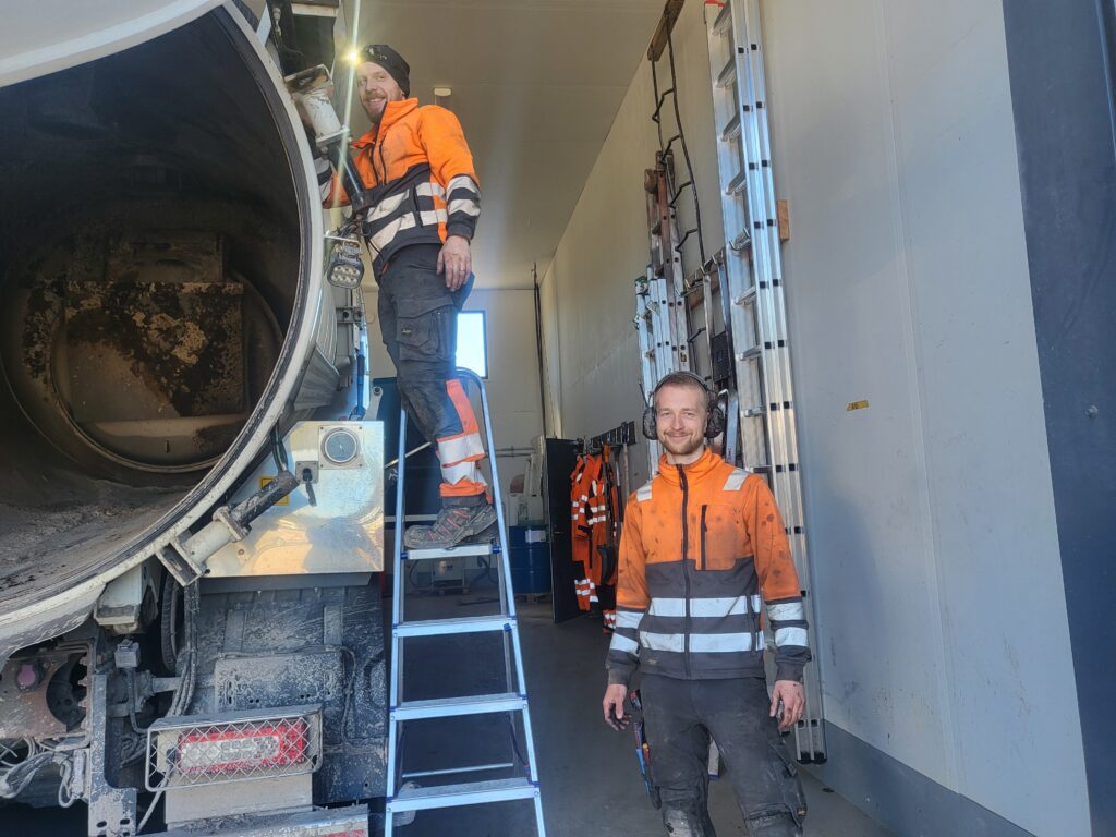 Evert Pesämaa, Christoffer Snellman, AMP Services