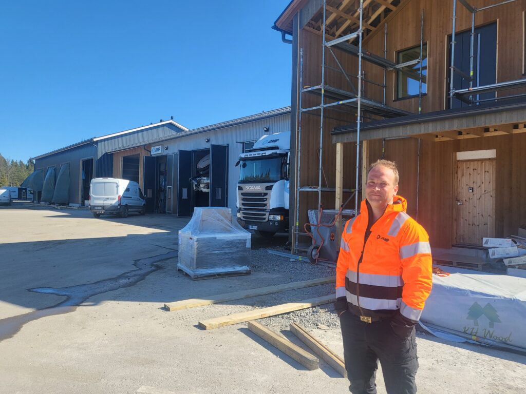 Glenn Snellman, AMP Services