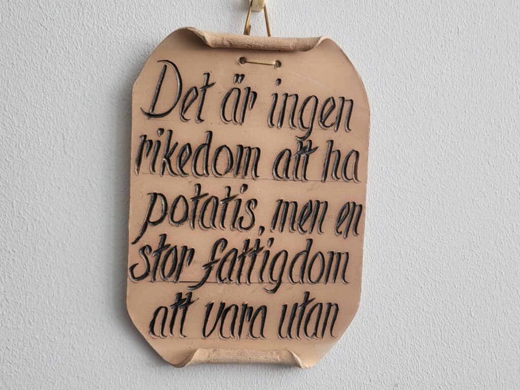 Den här väggbonaden pryder en vägg hos Jeppo Potatis.