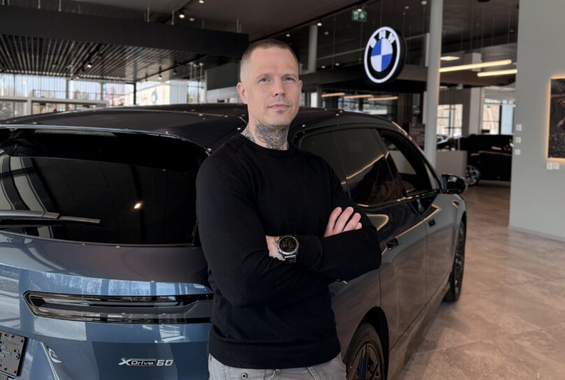 BMW:s märkesansvariga Jari Ketola berättar att det förnyade showroomet har gjort vardagen smidigare.
