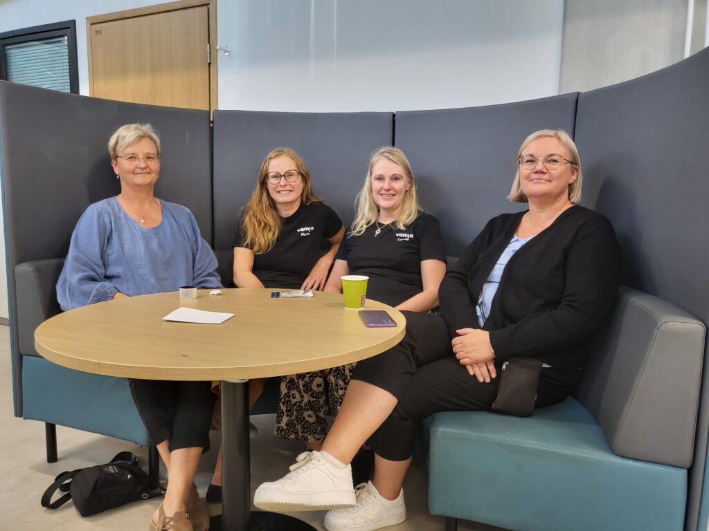 Ritva Södergård, Maria Österåker, Carola Holmlund, Tina Ura, Vamia